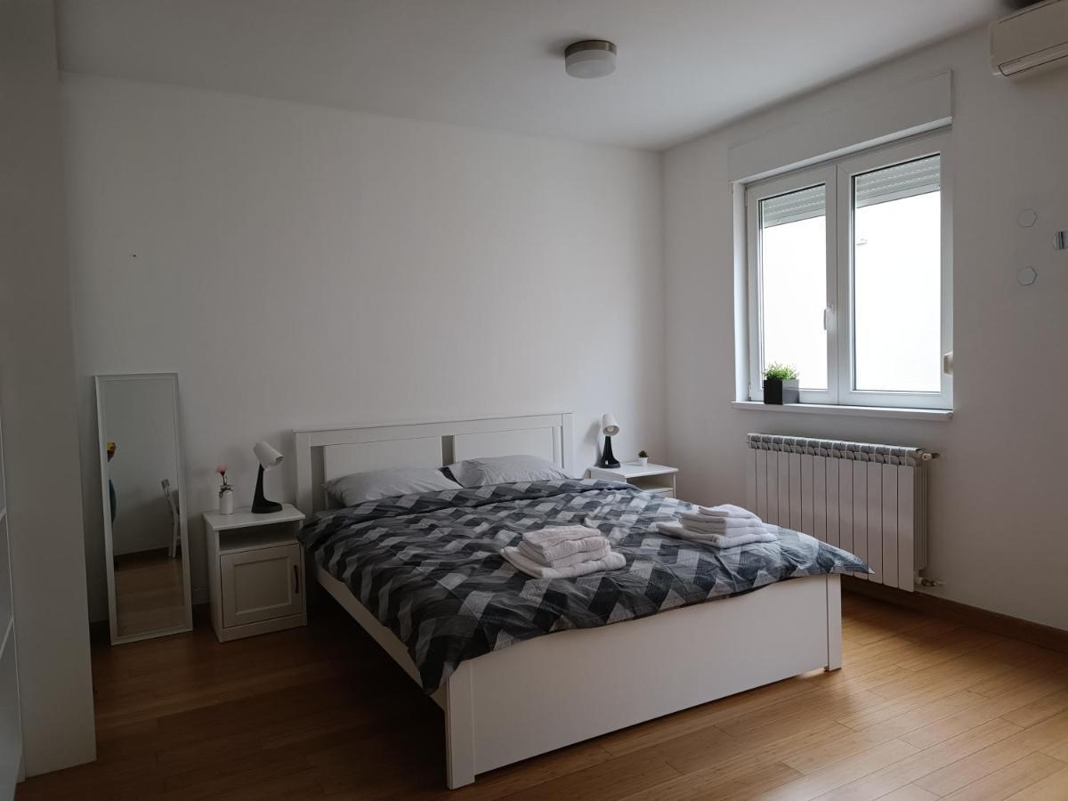 White Apartment Belgrade Extérieur photo